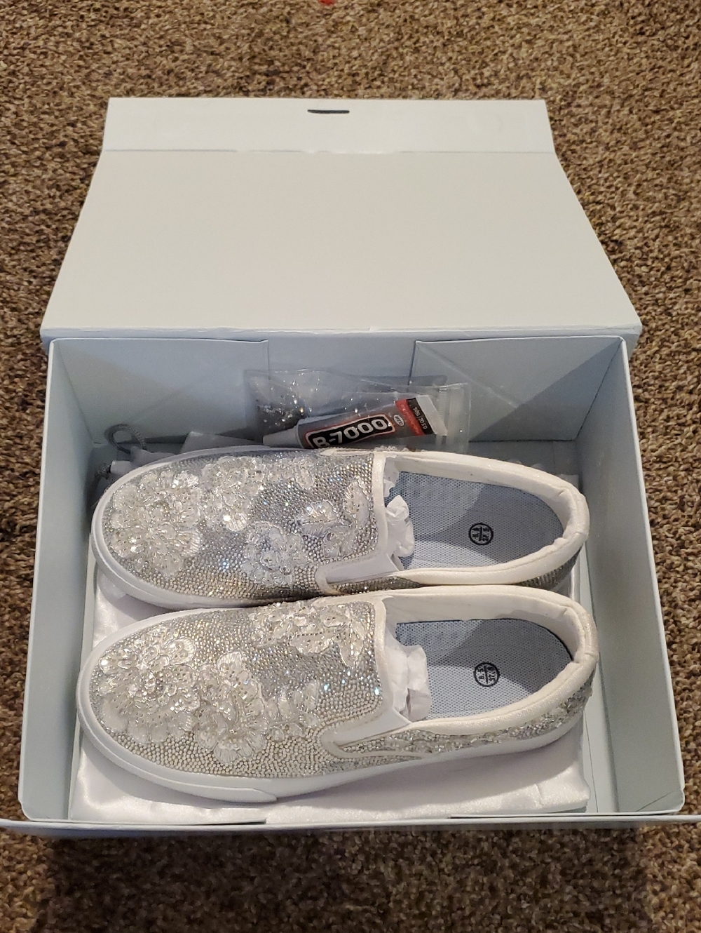 Hand-Embellished Lace Applique and Rhinestone Bridal Sneakers Size 6.5 - Picture 7 of 7